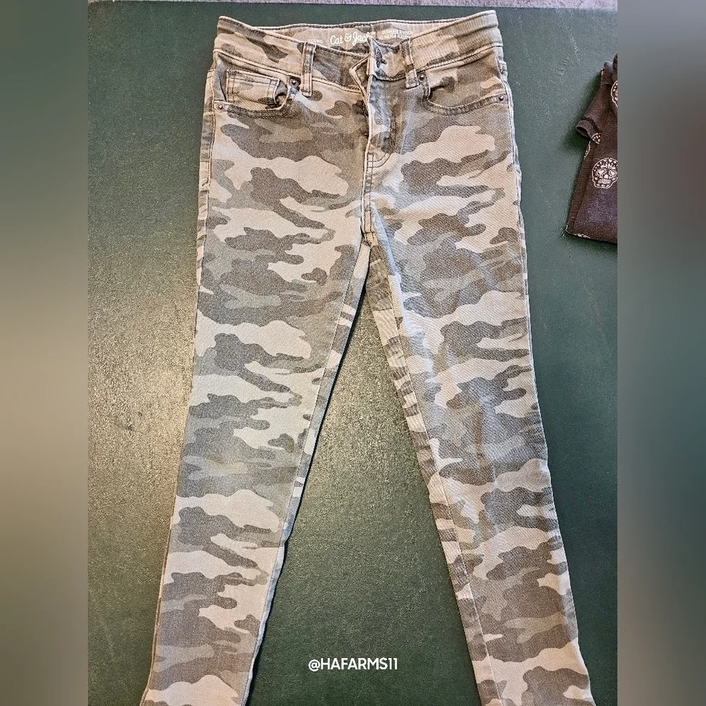3/15$ Bundle Deal Outfit for Girls - Camo Pant and Skull Print Shirt